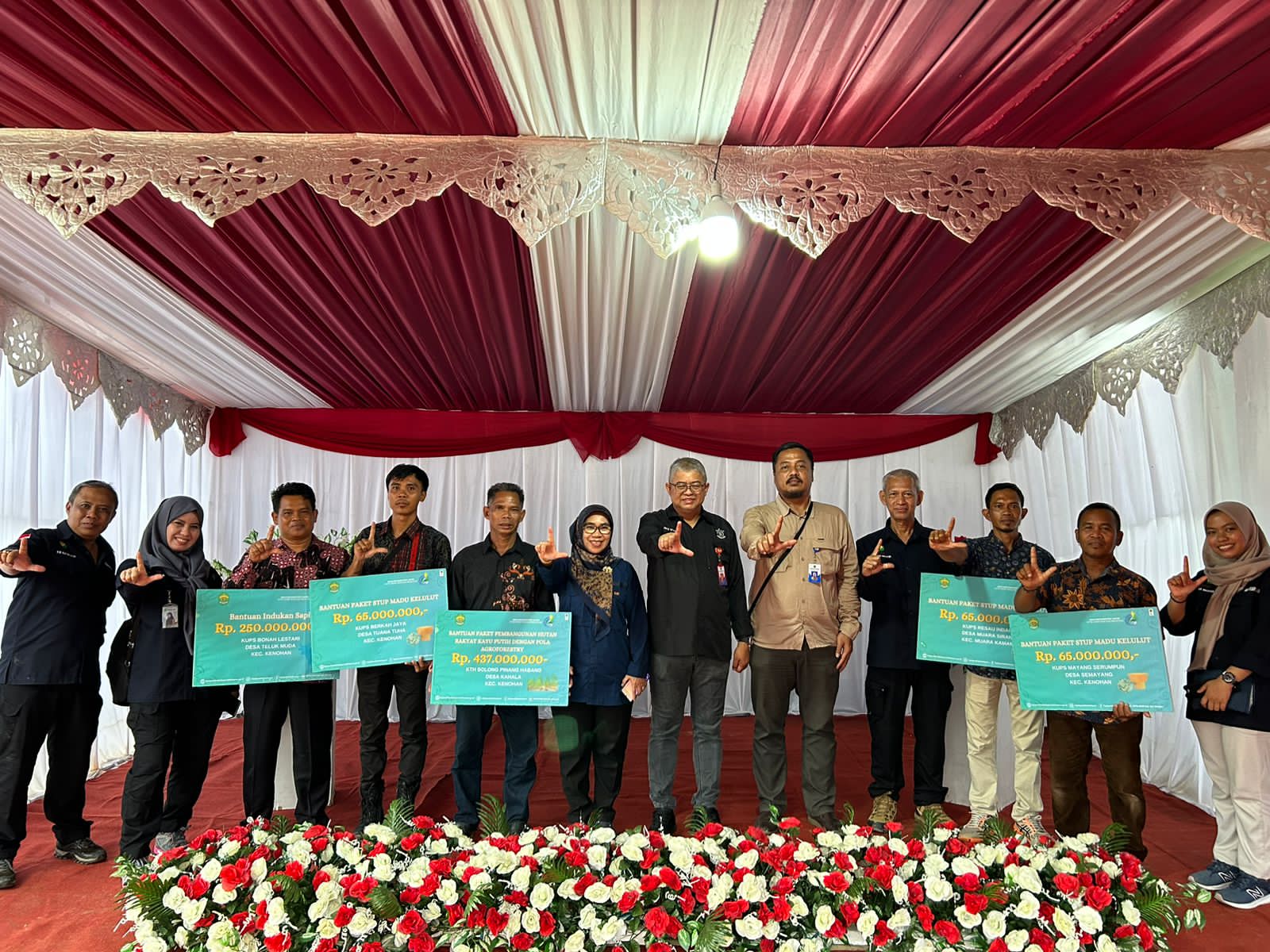 https://dishutkaltim.com/public/admin/images/gambar_berita/1688449691_WhatsApp Image 2023-07-04 at 13.47.56.jpeg